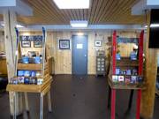 Verzorgde entree van de lodge bij het dalstation