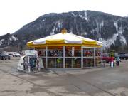 Schirm Schickeria bij het dalstation van de Zamangbahn