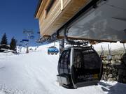 Geils-Hahnenmoos - Combilift met 6-persoons stoeltjes en 8-persoons gondels