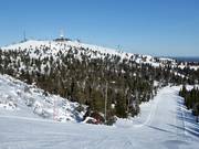 Uitzicht vanaf Masto op de 492 meter hoge top