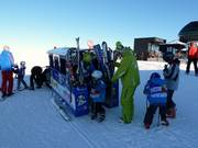 Aankomst van de kinderen bij het Kinderland