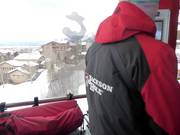 Vriendelijk personeel bij de rit met de Aerial Tram