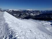 Diepe sneeuwhellingen op de Steinplatte
