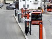 Bussen bij het dalstation Voss