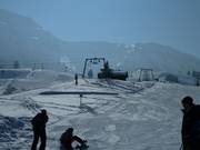 Sleepliften en brede hellingen kenmerken het skigebied