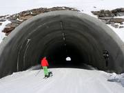 Doorgang door de skitunnel op de Kaunertaler Gletscher