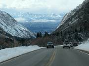 Little Cottonwood Canyon met de regio Salt Lake City op de achtergrond