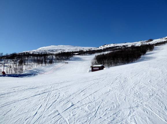 Brede piste in het skigebied Sysendalen