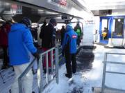 Het personeel geeft graag informatie bij de Almbahn.