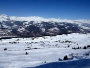 Diepsneeuwpistes boven Cuolm Sura