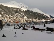 Uitzicht op de accommodaties van Davos direct aan de Jakobshorn
