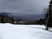 Moeilijke piste naar de Saint-Laurent-rivier