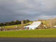 Uitzicht op de skihal Snowplanet vanaf de snelweg