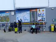 Groot informatiebord bij het middenstation Fernau
