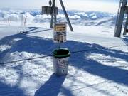 Vuilnisbakken in het skigebied