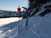 Sneeuwkanon aan de rand van de piste