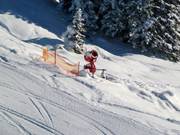 Sneeuwkanon in het skigebied van Laterns
