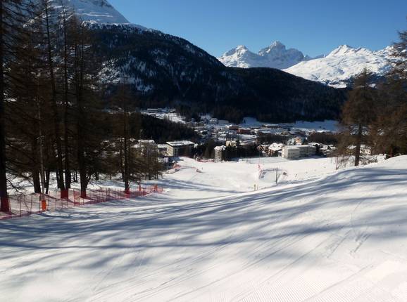 Uitzicht vanaf het skigebied op Pontresina