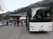 Skibushalte direct bij het dalstation in Oetz