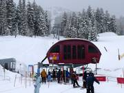 Tombstone Express - 6-persoons hogesnelheidsstoeltjeslift (koppelbaar)