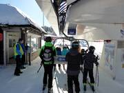 Het personeel is altijd aanwezig bij de instap.