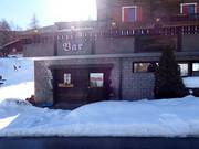 Après-ski-bar Stadol in het Bärghüsli bij het dalstation van de Moosalp-Express