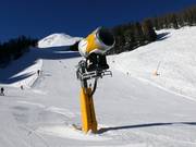 Sneeuwkanon in het skigebied