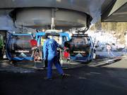 "Helping Hands" bij het instappen in de gondelbaan