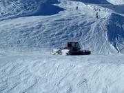 Pistenmachine aan het werk in Lech