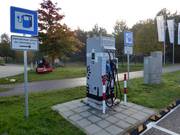 Laadstation voor elektrische auto's bij de skihal