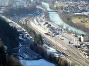 Het treinstation ligt in de directe nabijheid van het skigebied.