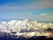 Monterosa groep met skigebied in het midden van het beeld