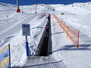 Openbaar toegankelijke transportband bij het bergstation