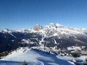 Uitzicht vanaf Faloria via Cortina d'Ampezzo naar de Tofana