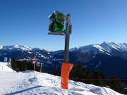 Vast geïnstalleerde sneeuwkanonnen op de Horberg