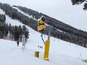 Sneeuwkanon in het skigebied Snow King Mountain