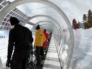 Beginnerspiste bij het Arena Center met overdekte transportband (Gerlos)