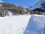 De oefenhelling Cevedale met overdekte transportband