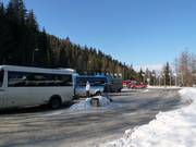 Met minibussen bereikt u het dalstation.