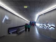 Verzorgde toegang van het station naar de gondelbaan