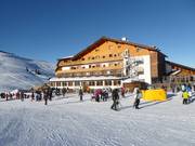 Hotel Schwarzhorn midden in het skigebied