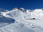 Uitzicht vanaf Jonvrai op de Mot da Ri op 2583 m