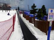 Een van de transportbanden in de skihal Ski Dubai