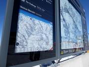 Grote informatieborden met detail- en totaaloverzicht