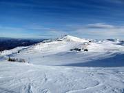 Uitzicht op het bergstation van de tweezitsstoeltjeslift