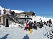 Zonneterras bij het Giant Cafè