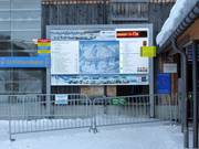 Groot informatiebord bij het dalstation