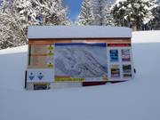 Groot informatiebord bij het middenstation