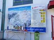 Pistekaart bij het dalstation met actuele informatie over de geopende pistes en liften
