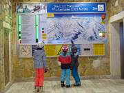 Informatiebord met pistekaart bij het service-dalstation Highport Flachauwinkl